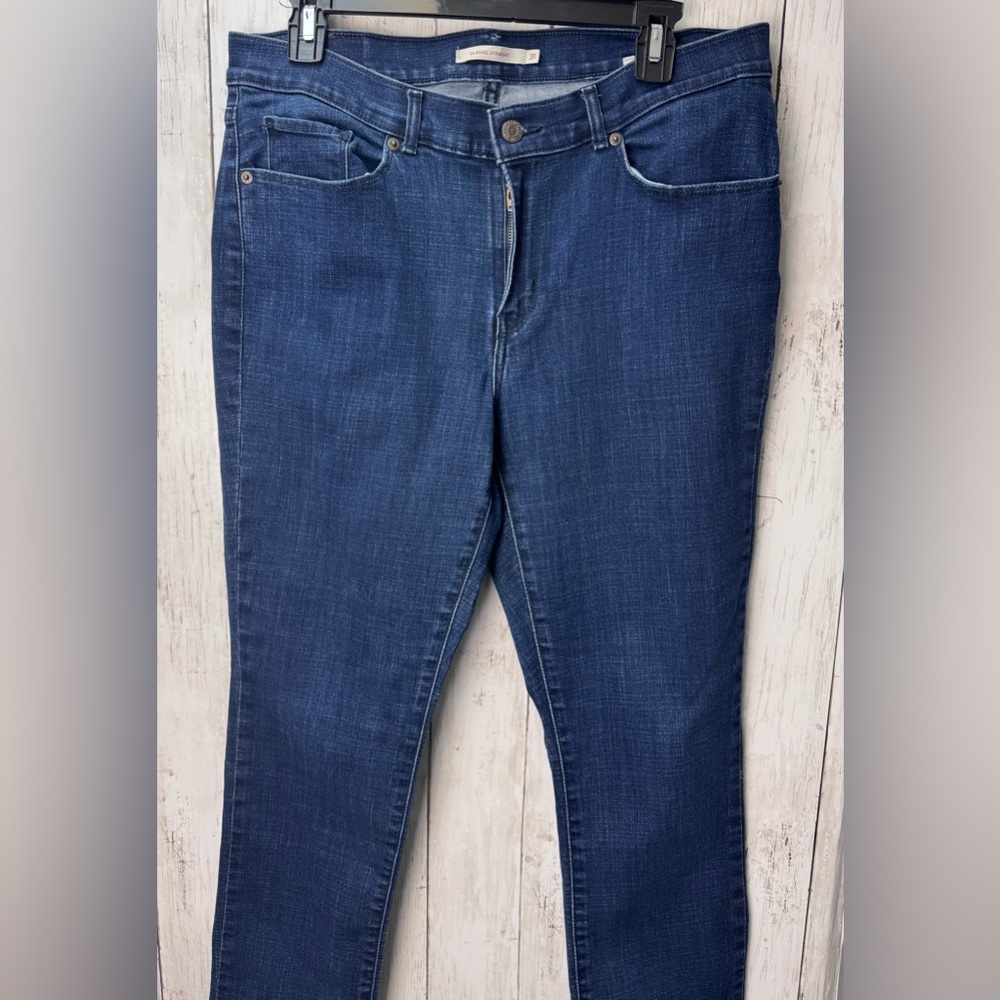 Levi's Women's Dark Blue classic straight Jeans size 31 - Picture 2 of 9